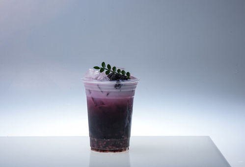 從草莓寶藏茶看飲品市場的視覺營銷新趨勢